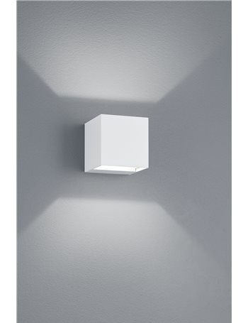 Adaja applique led quadrata con fascio luminoso regolabile 3000k