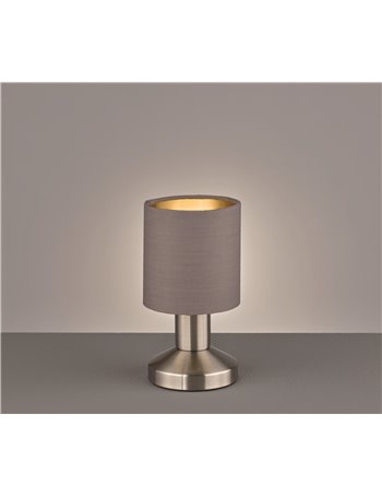 Garda lampada da tavolo diffusore paralume tessuto ecru interno oro e montatura acciaio satinato h. 18cm, d.9,5cm  Moderno E14