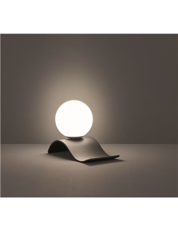 Lara lampada da tavolo sfera vetro bianco base onda metallo nero opaco h. 21cm, l. 29cm Vintage E14