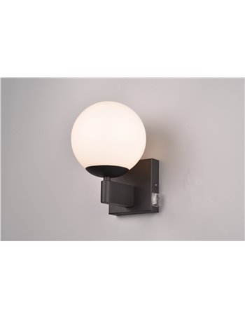 Kula applique bagno metallo nero e vetro bianco con interruttore ip44 h. 20cm